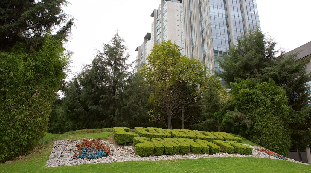 Santa Fe showing a park and signage