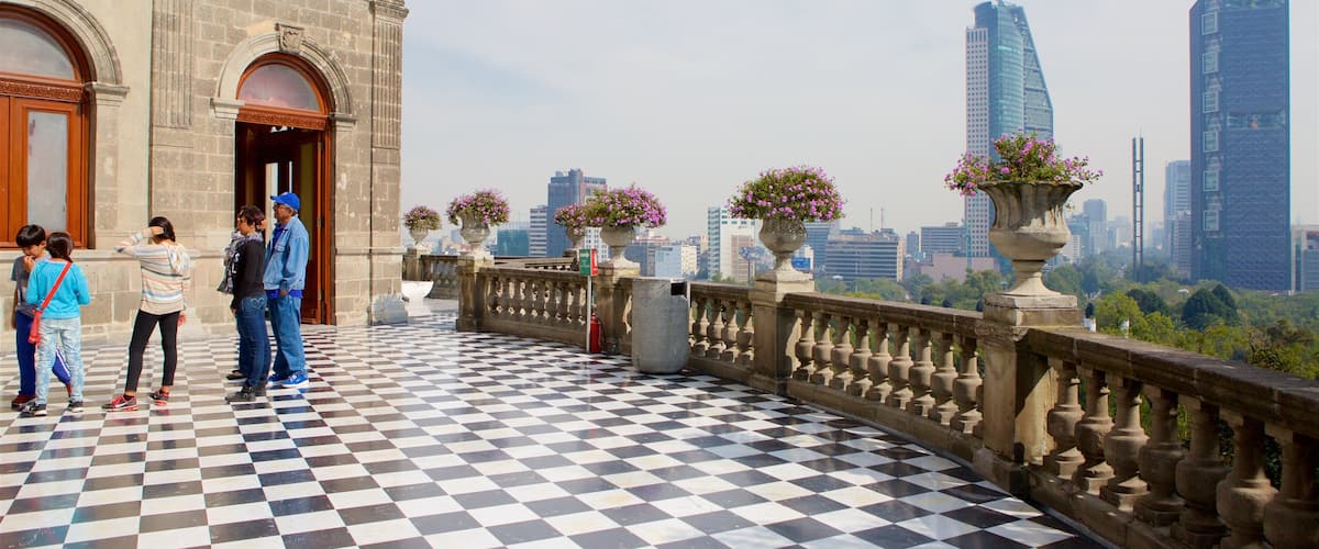 Castillo de Chapultepec showing a castle, views and heritage elements