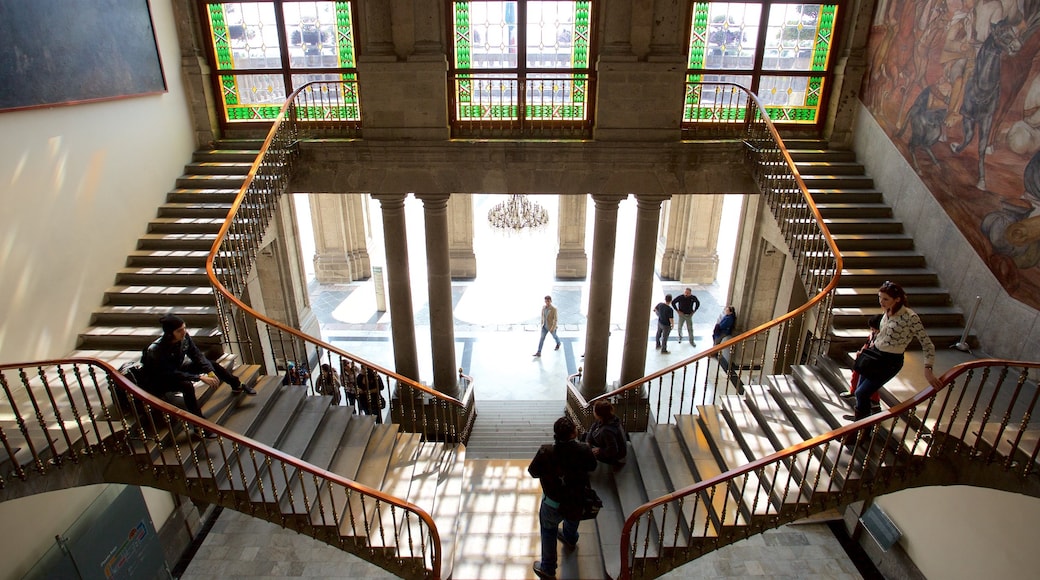 Castillo de Chapultepec ofreciendo arte, vistas de interior y elementos patrimoniales