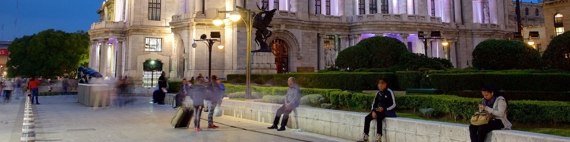 Palacio de Bellas Artes showing heritage architecture, theater scenes and a square or plaza