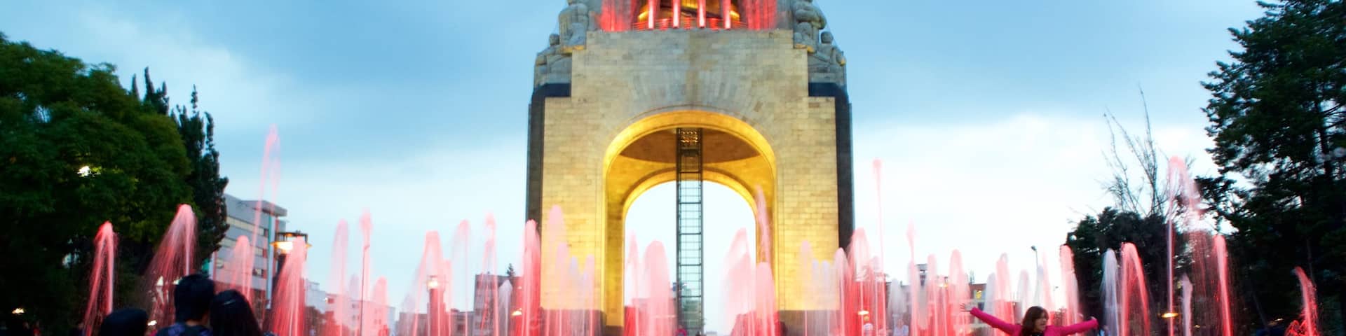 Monument to the Revolution showing heritage elements, a square or plaza and a monument