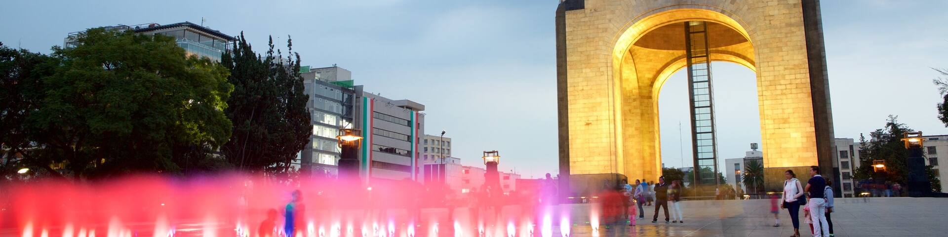 Monument to the Revolution showing a square or plaza, a monument and heritage elements