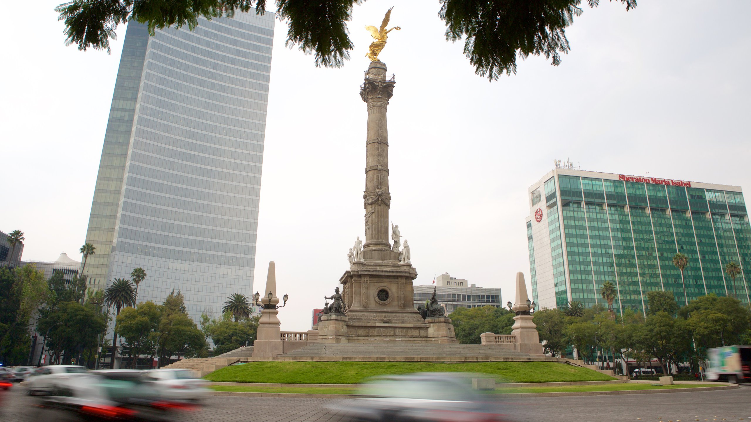 The Angel of Independence Monument featuring a monument, heritage elements and central business district