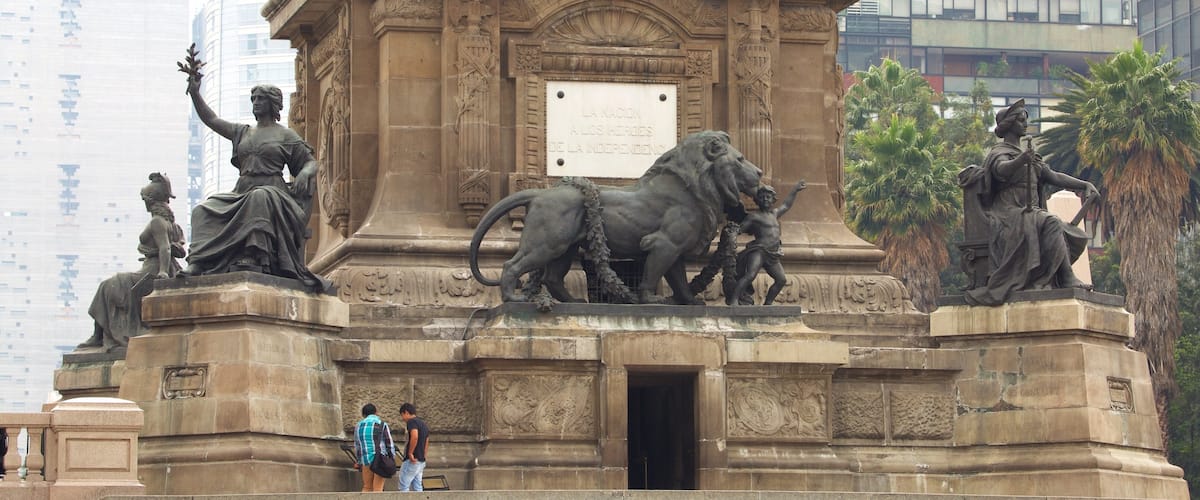 Monumento El Ángel de la Independencia que incluye un monumento, una estatua o escultura y elementos del patrimonio