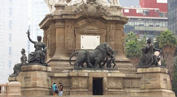 The Angel of Independence Monument which includes a monument, a statue or sculpture and heritage elements