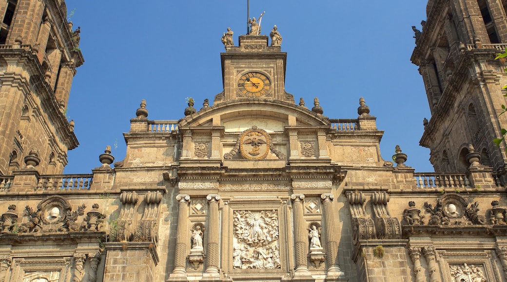 Kathedrale von Mexiko-Stadt welches beinhaltet historische Architektur, religiöse Aspekte und Geschichtliches