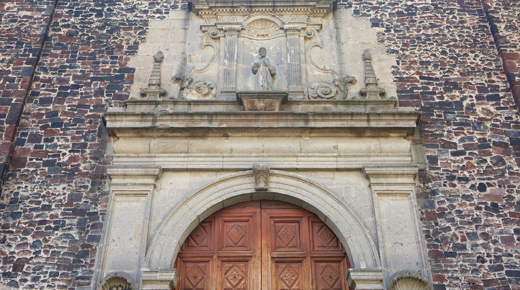 Plaza de las Tres Culturas mostrando elementos del patrimonio