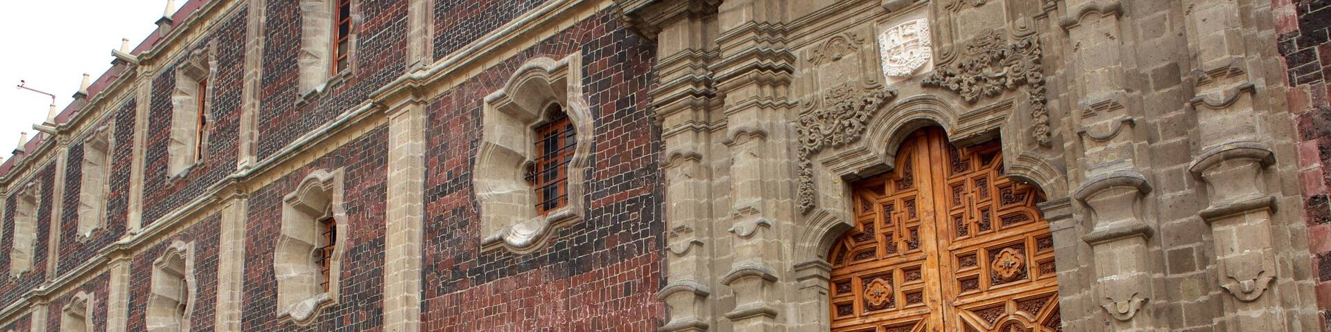 Antiguo Colegio de San Ildefonso mostrando patrimonio de arquitectura