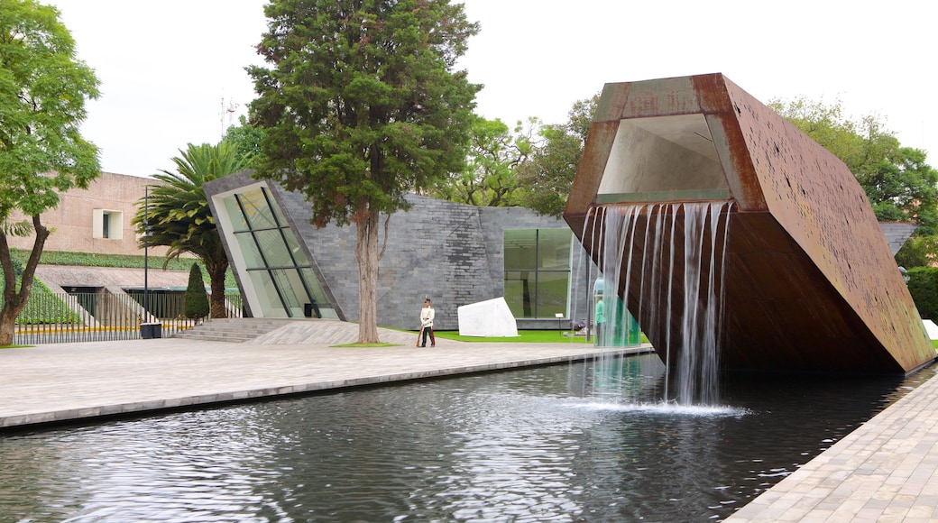 Mexico montrant fontaine, square ou place et architecture moderne