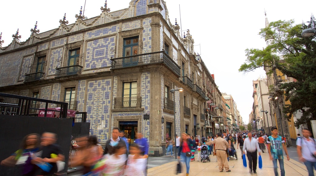 Mexico City featuring street scenes and heritage architecture as well as a large group of people