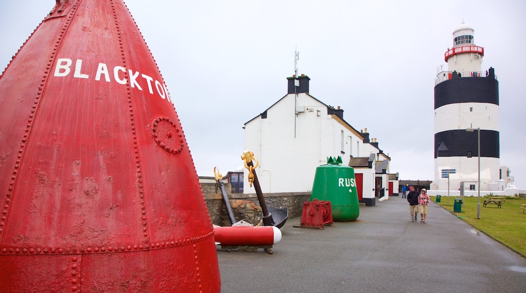 Hook Lighthouse showing street scenes