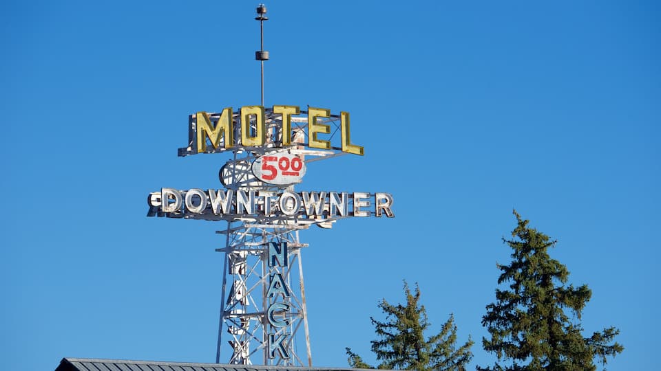 North Central Arizona showing signage and a hotel