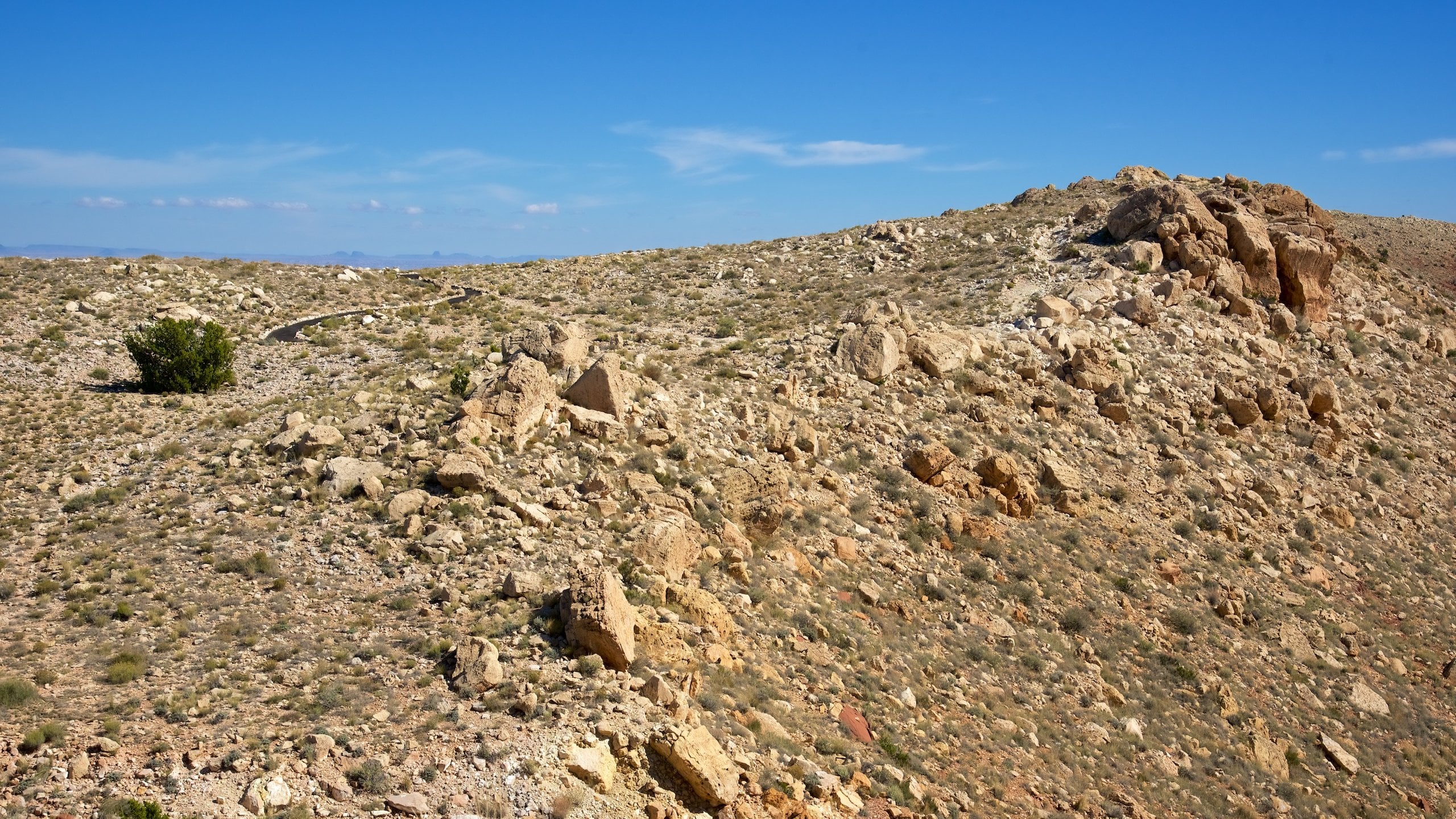 Meteor Crater showing desert views and tranquil scenes