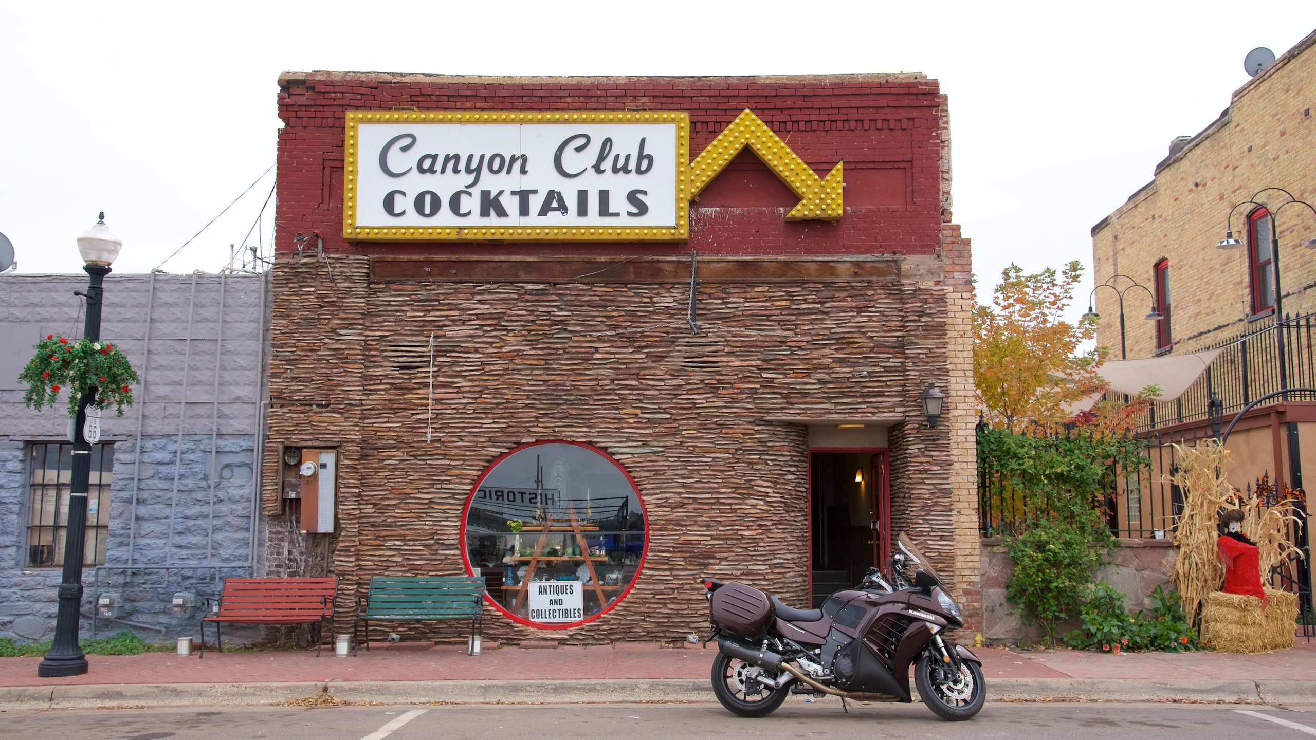 Williams showing a bar, street scenes and signage