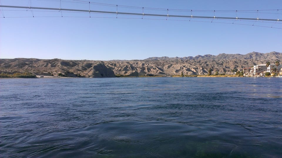 Bullhead City showing a lake or waterhole