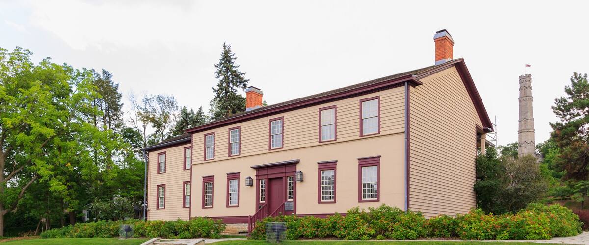 Hamilton featuring a house