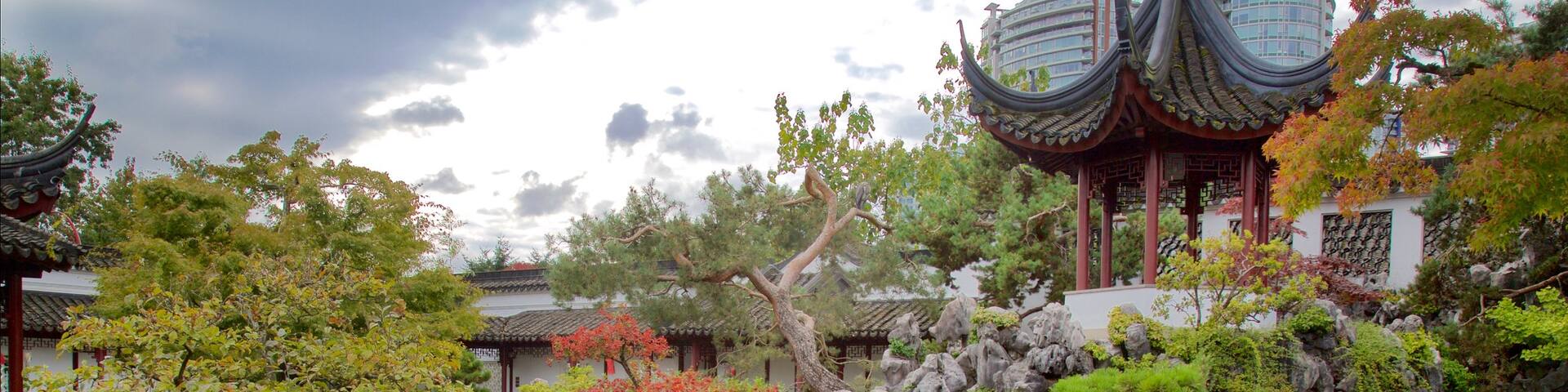 Dr. Sun Yat-Sen Classical Chinese Garden which includes a pond and a park