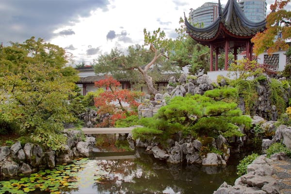 Dr. Sun Yat-Sen Classical Chinese Garden showing a pond and a garden
