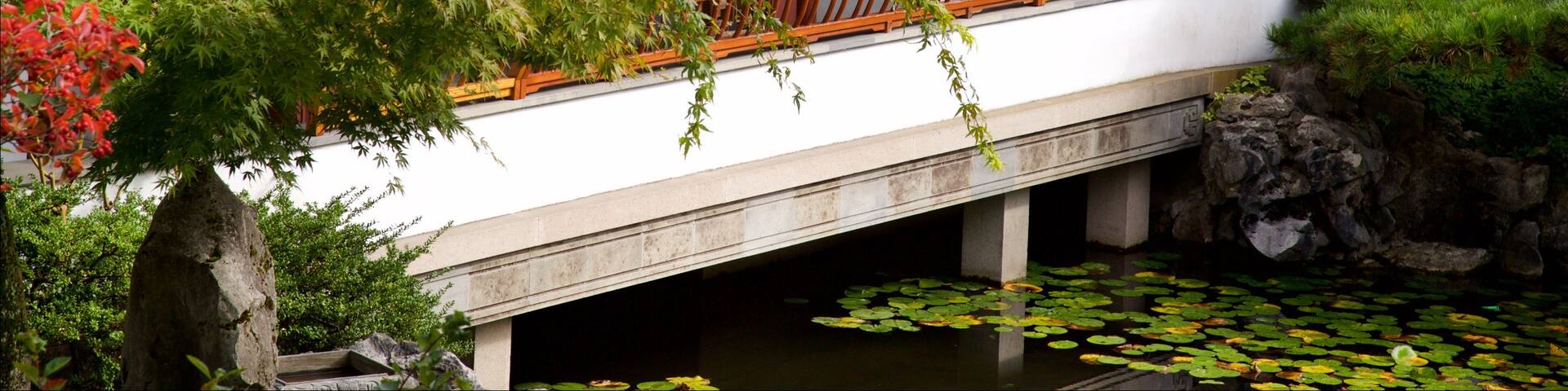 Dr. Sun Yat-Sen Classical Chinese Garden showing a pond and a park