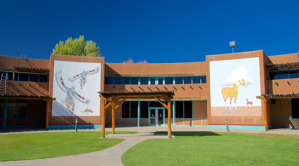 Indian Pueblo Cultural Center ofreciendo escenas urbanas