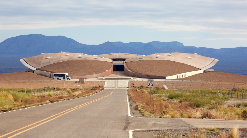 Spaceport America featuring moderni arkkitehtuuri