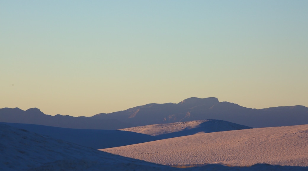 White Sands National Monument showing desert views