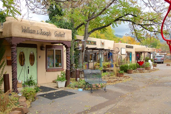 Canyon Road presenterar gatuliv