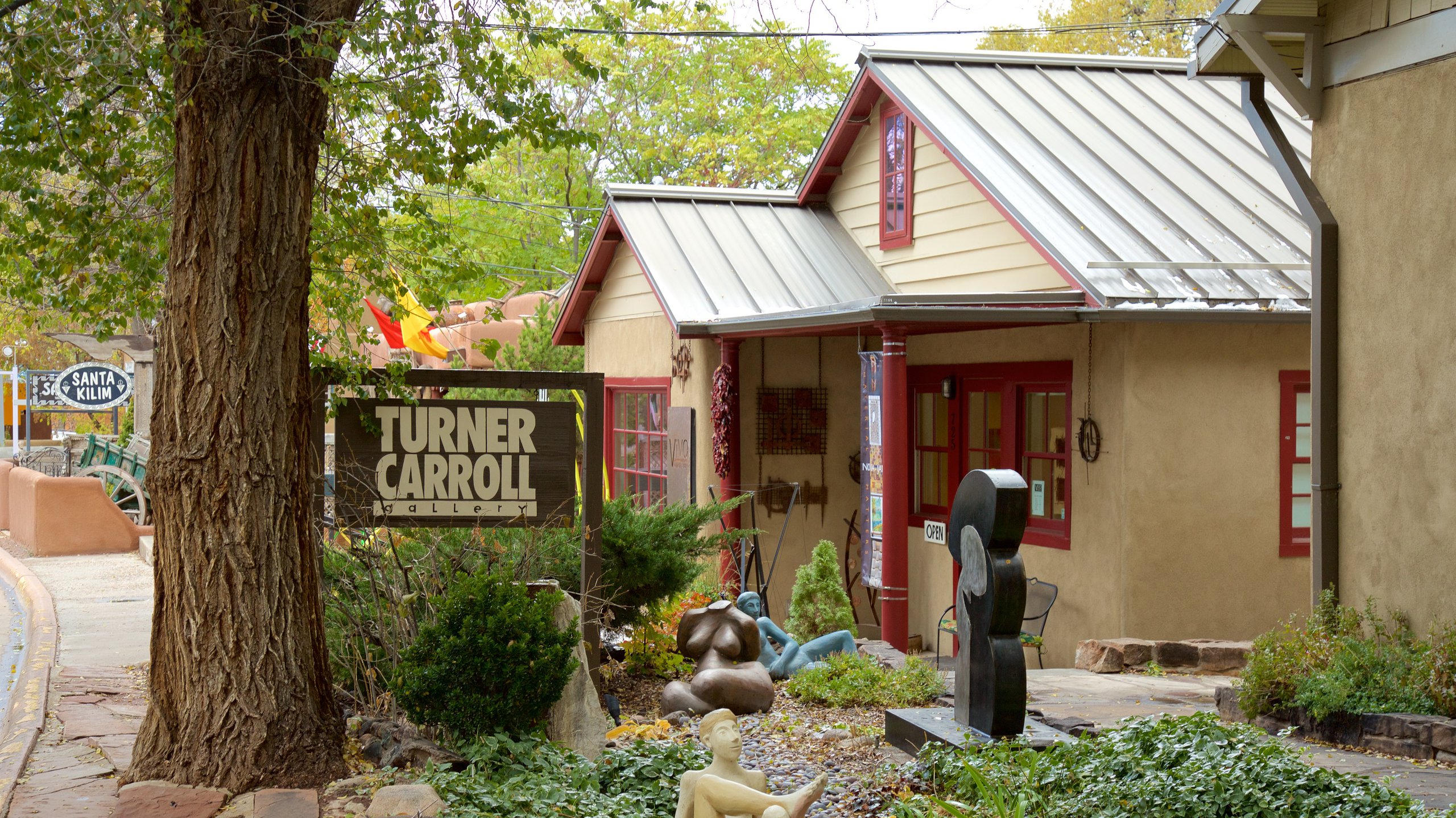 Doors, gardens, art along Santa Fe's Canyon Road - Digging