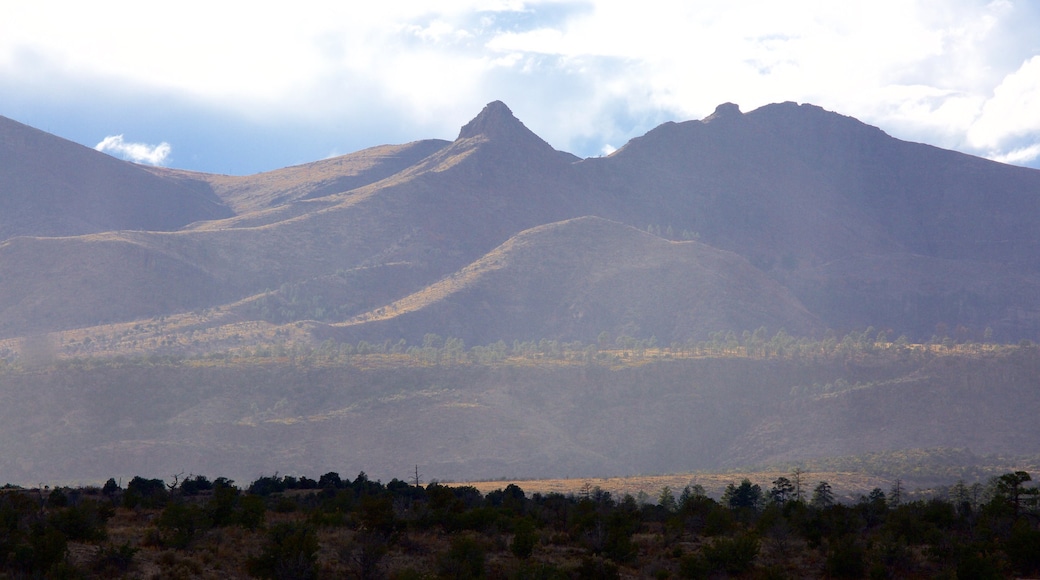 อนุสรณ์สถานแห่งชาติ Bandelier ซึ่งรวมถึง ภูเขา และ ทิวทัศน์ที่เงียบสงบ