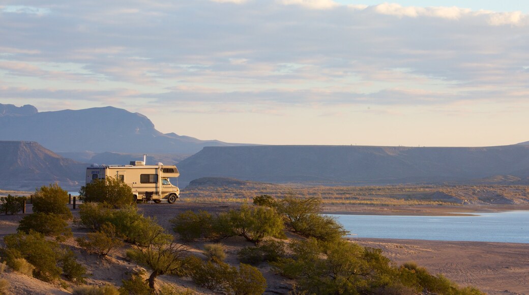 Elephant Butte ofreciendo escenas tranquilas y turismo