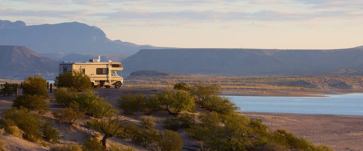 Elephant Butte ofreciendo escenas tranquilas y turismo