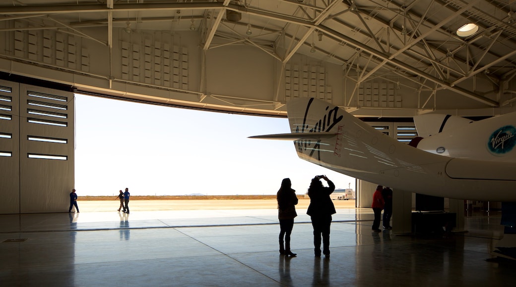 Spaceport America mostrando industria, vistas de interior y aviación