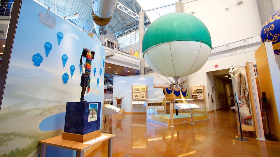 Anderson-Abruzzo Albuquerque International Balloon Museum mostrando vista interna