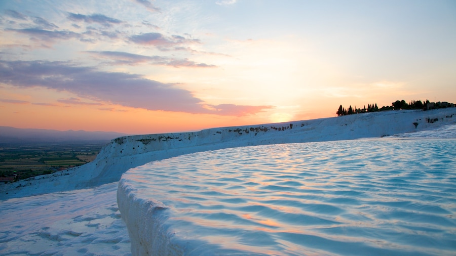 Turquía ofreciendo nieve y una puesta de sol