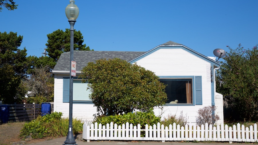 Lincoln City que incluye una casa