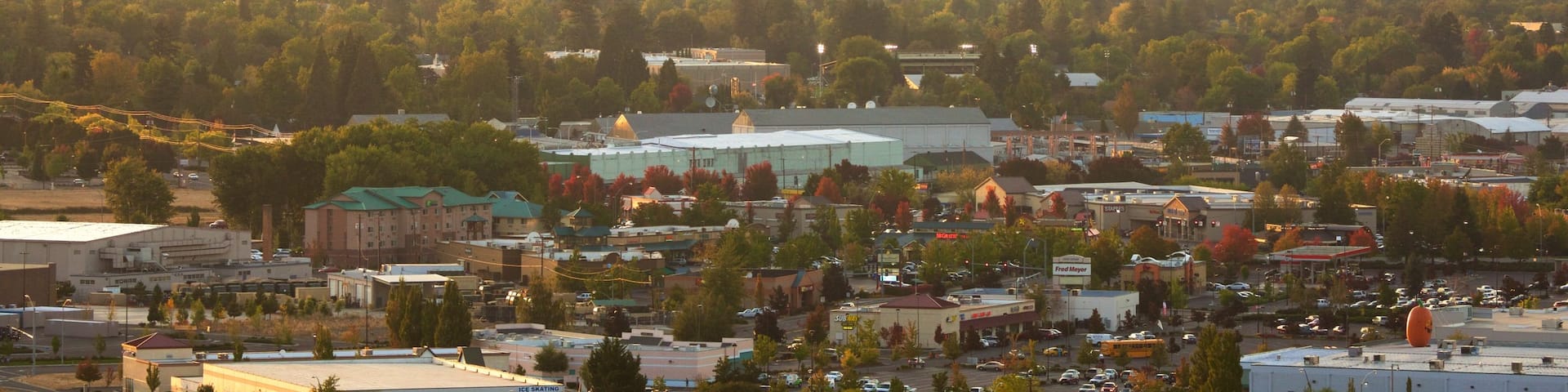 Medford mit einem Landschaften und Kleinstadt oder Dorf