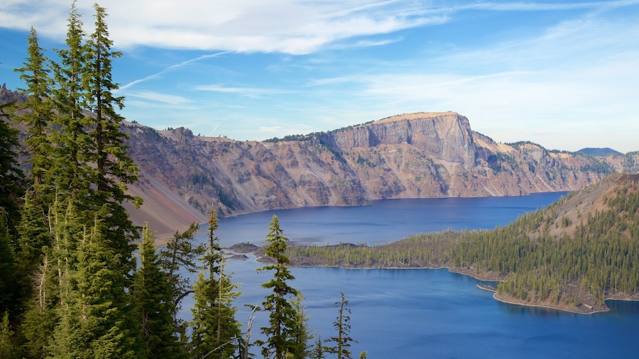 Crater Lake National Park showing landscape views, a lake or waterhole and mountains