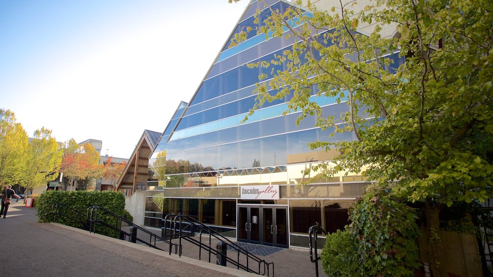 Hult Center for Performing Arts showing street scenes