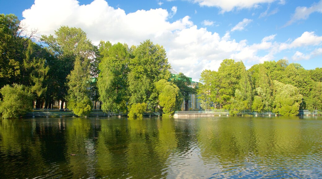 Taurisches Palais das einen Teich