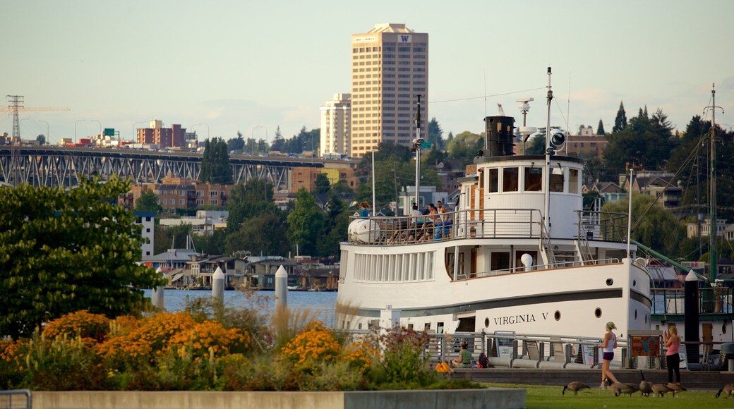South Lake Union showing boating, street scenes and a city