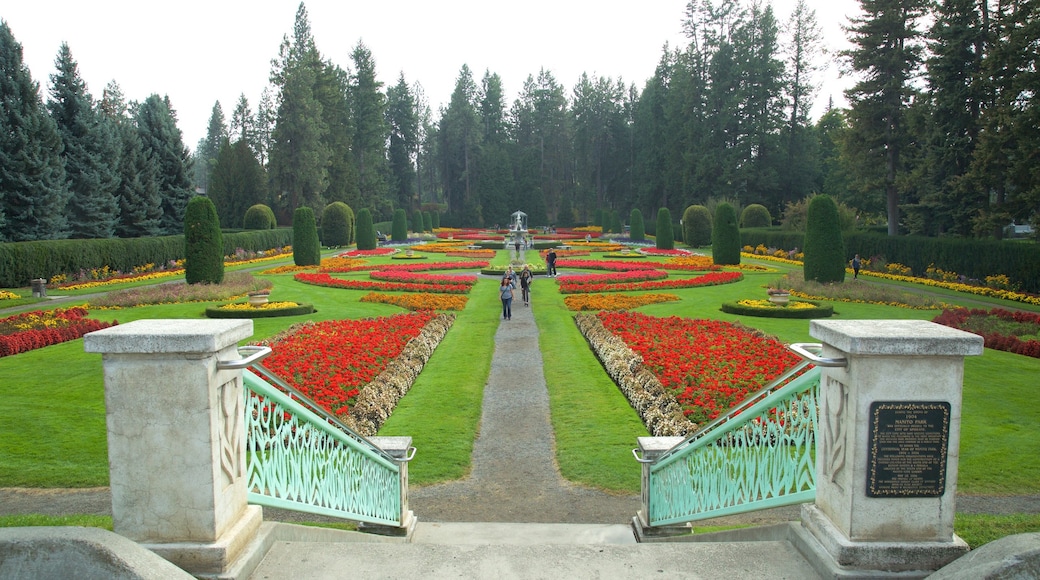 Manito Park which includes a park and flowers