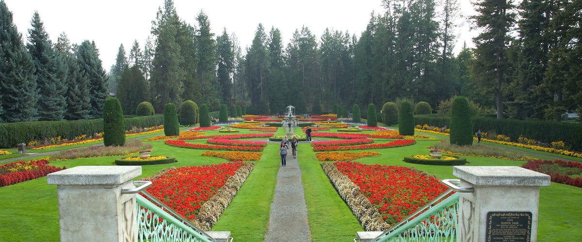 Manito Park featuring flowers and a park