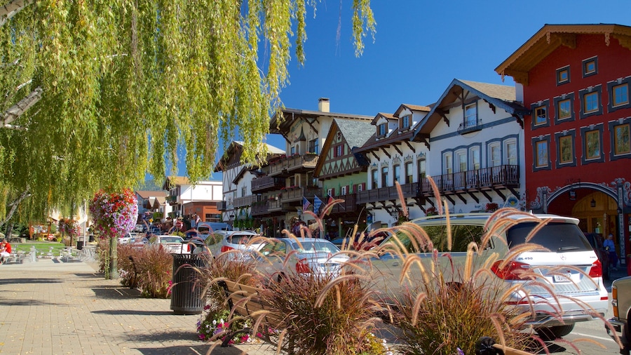 Leavenworth which includes street scenes