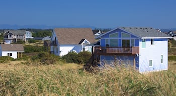 Ocean Shores mostrando situaciones tranquilas y una casa