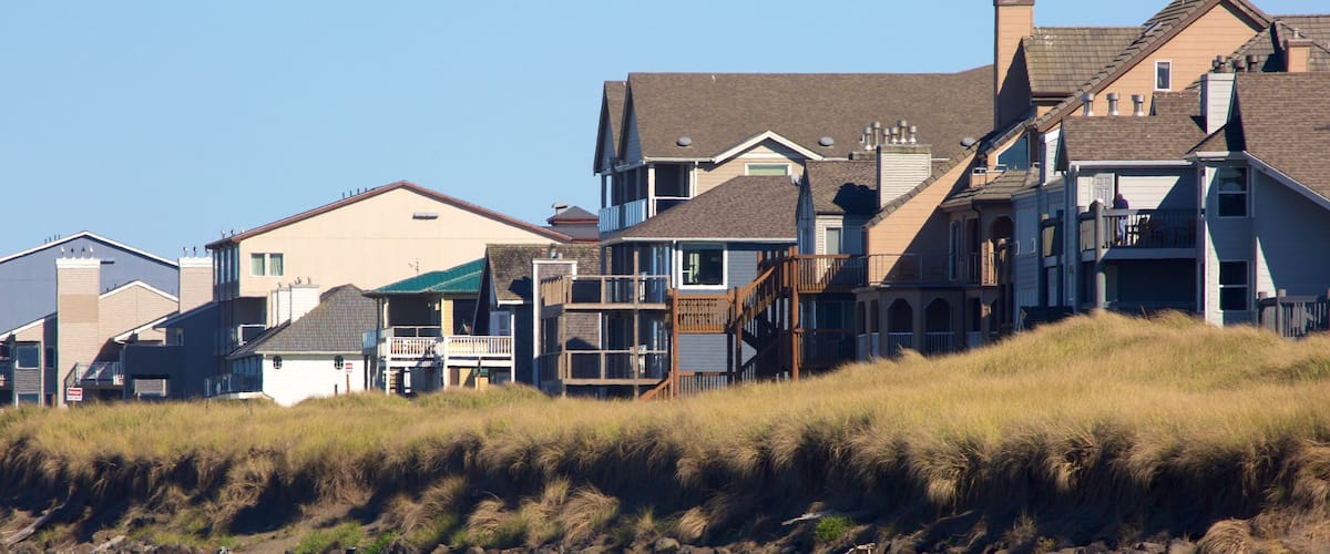 Ocean Shores Beach ofreciendo una playa y una casa