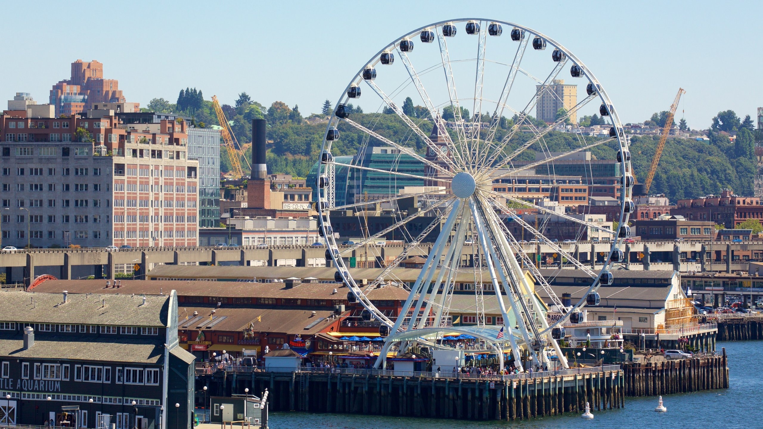 Seattle Waterfront trong đó bao gồm cảng hoặc vịnh, tàu lượn và thành phố