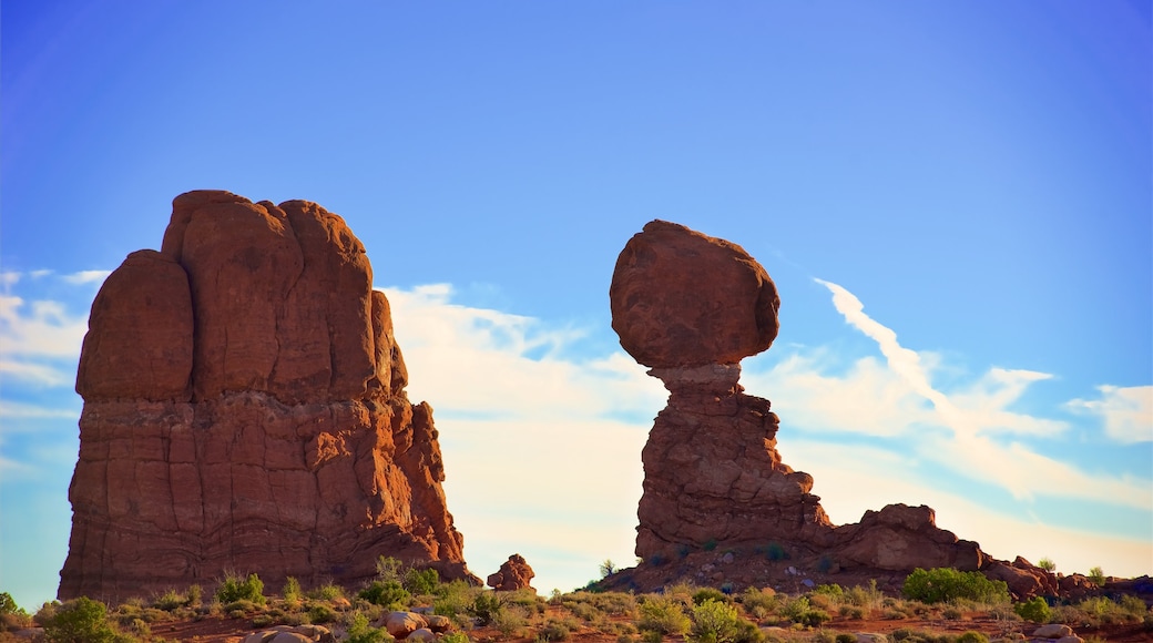 Moab which includes tranquil scenes and desert views