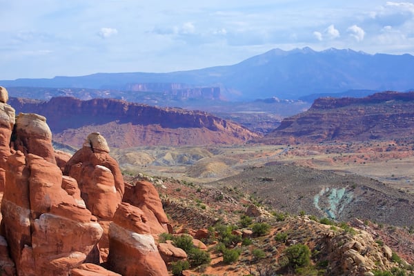 Parc national des Arches mettant en vedette panoramas, vues du désert et gorge ou canyon