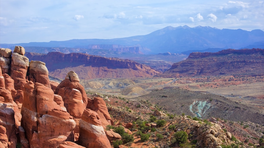 Arches Nationalpark og byder på en kløft eller slugt, fredfyldte omgivelser og udsigt over ørkenen
