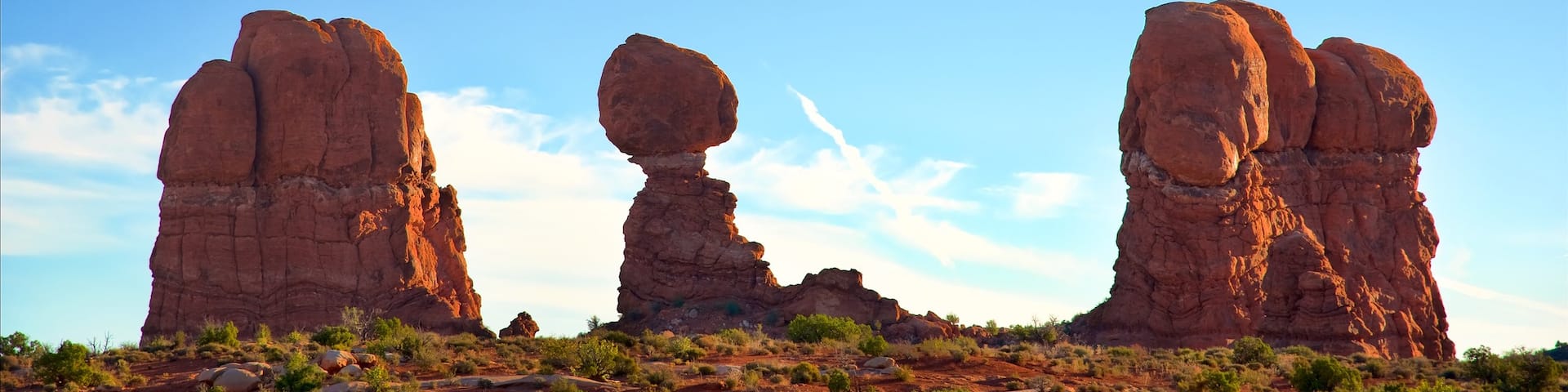 Arches National Park ofreciendo un barranco o cañón, escenas tranquilas y vistas al desierto